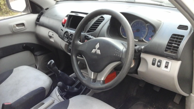 Mitsubishi L200 Пикап , снимка 5 - Автомобили и джипове - 45068636