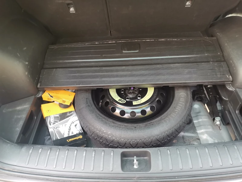 Hyundai Tucson 1.6 CRDI, снимка 10 - Автомобили и джипове - 52727164