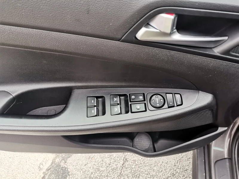 Hyundai Tucson 1.6 CRDI, снимка 13 - Автомобили и джипове - 52727164