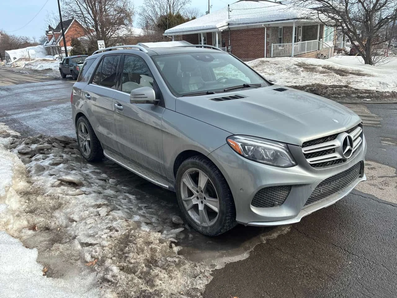 Mercedes-Benz GLE 350 * 4 MATIC * AMG-PACK* ПОДГРЕВ* ПАНОРАМА - изображение 3