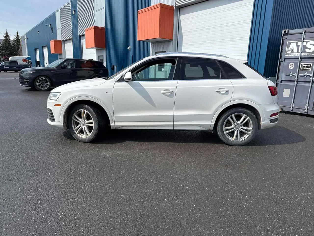 Audi Q3 Technik/CARFAX/ПАНОРАМА/ПОДГРЕВИ, снимка 3 - Автомобили и джипове - 54431896