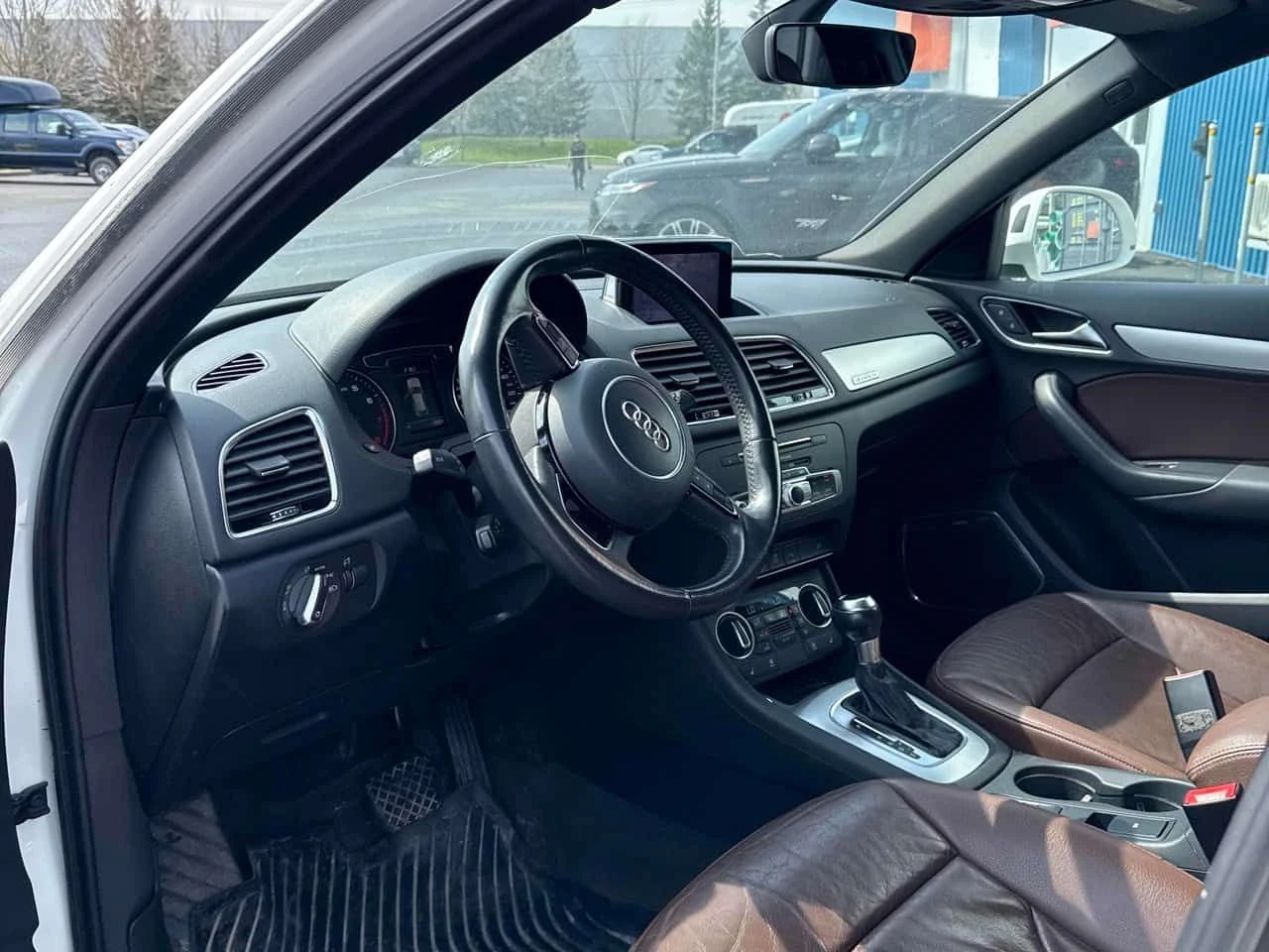 Audi Q3 Technik/CARFAX/ПАНОРАМА/ПОДГРЕВИ, снимка 7 - Автомобили и джипове - 54431896