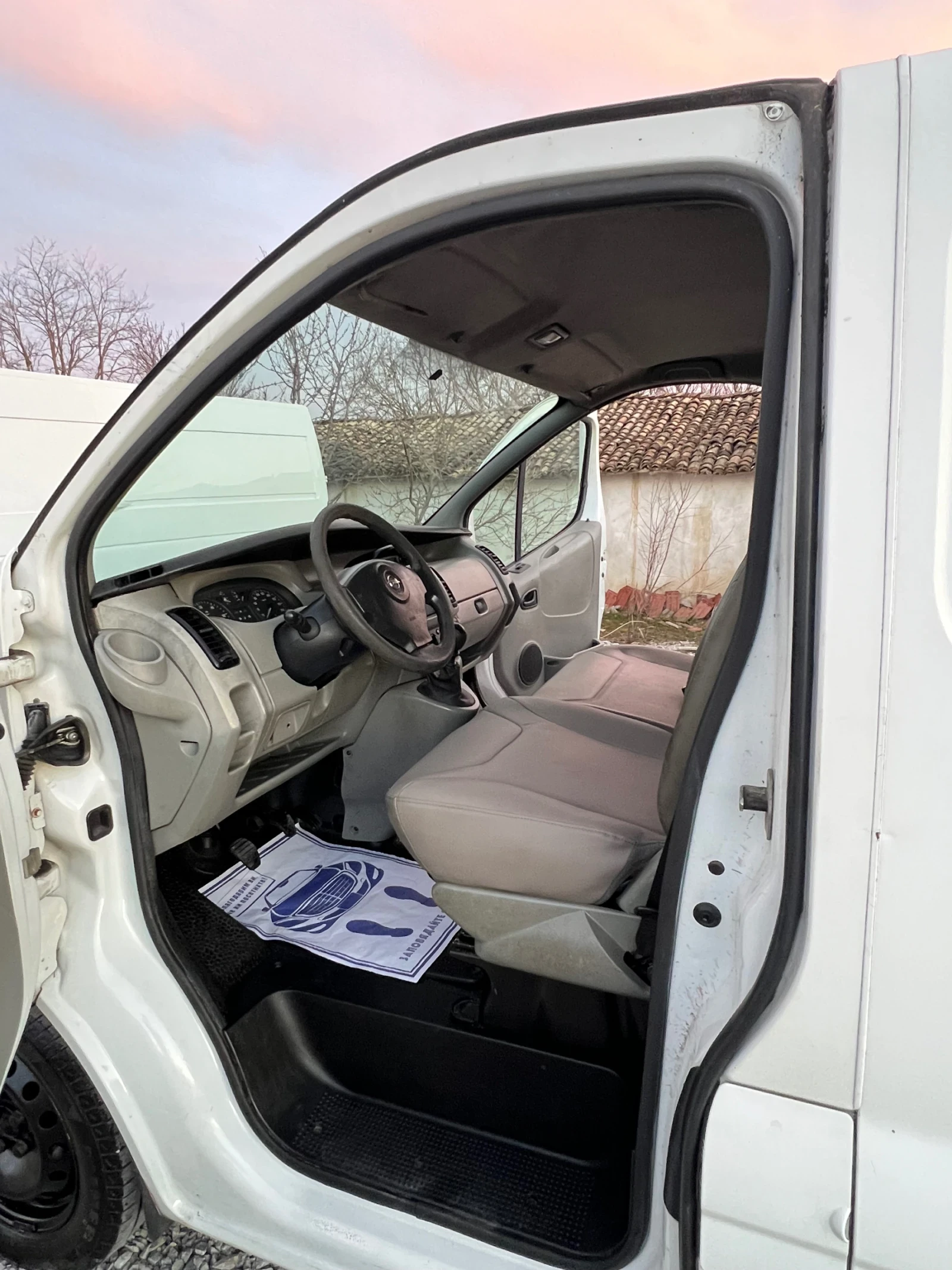 Opel Vivaro 1.9DI, снимка 6 - Бусове и автобуси - 53801597