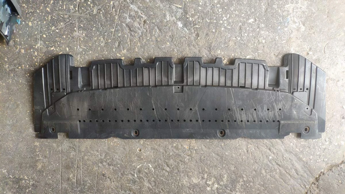 Пластмасова кора под броня Audi A4 B8 8k0807233b