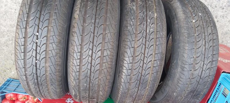 Гуми Летни 205/65R15, снимка 1 - Гуми и джанти - 33729864