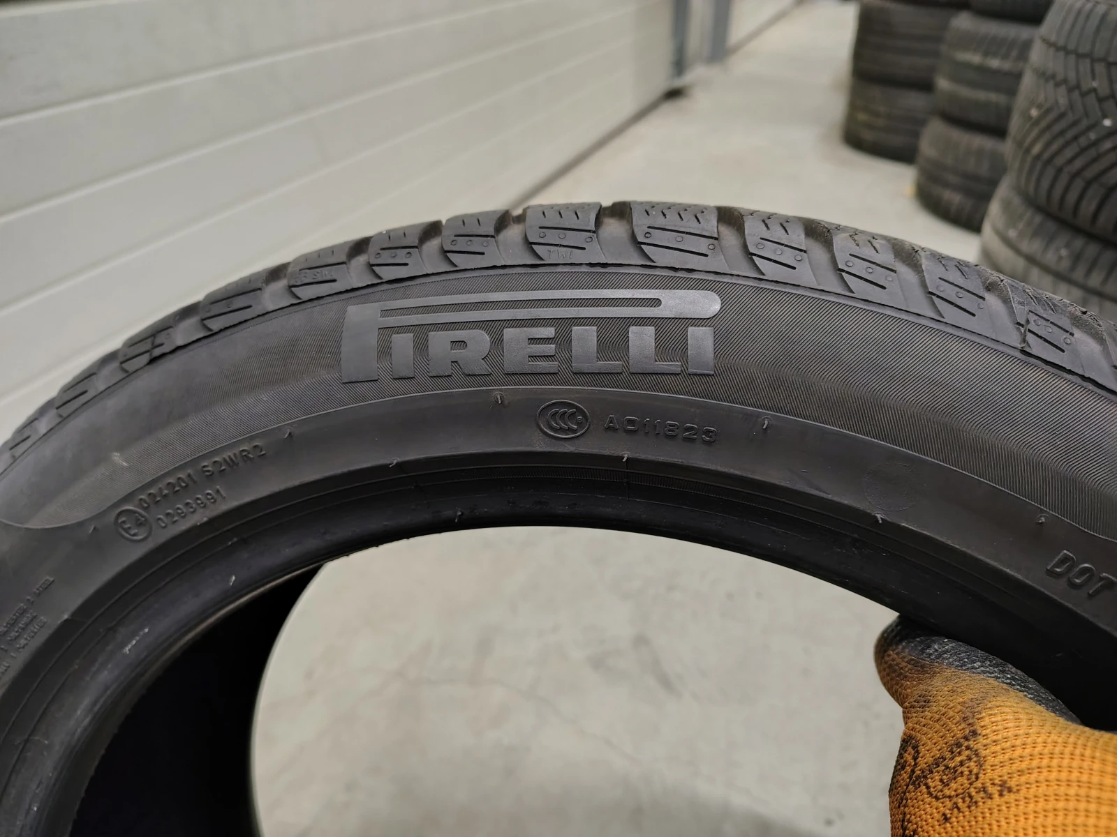 Гуми Зимни 215/50R18, снимка 5 - Гуми и джанти - 54083093