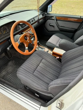 Mercedes-Benz 124 E300d, снимка 8