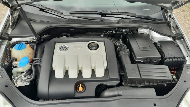 VW Golf 1.9 TDI , снимка 17 - Автомобили и джипове - 45370492