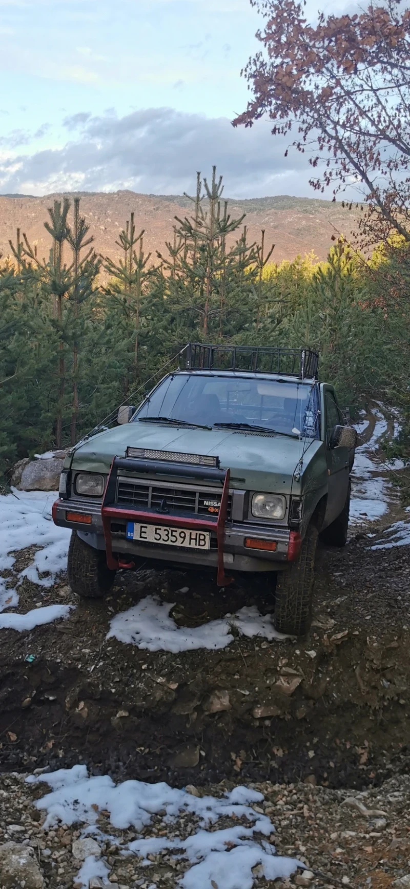 Nissan Pickup, снимка 1 - Автомобили и джипове - 47077222