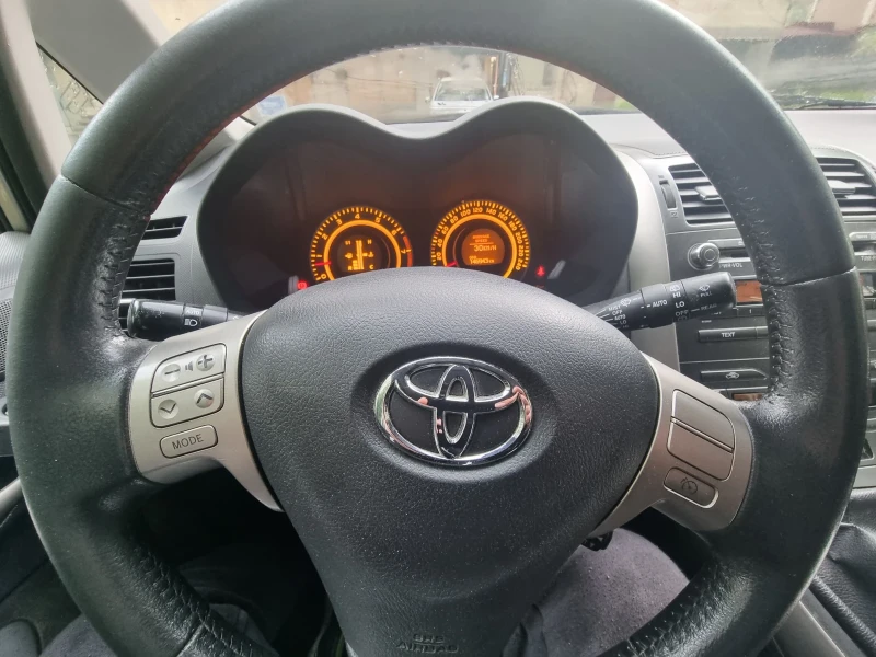 Toyota Auris, снимка 10 - Автомобили и джипове - 47791915