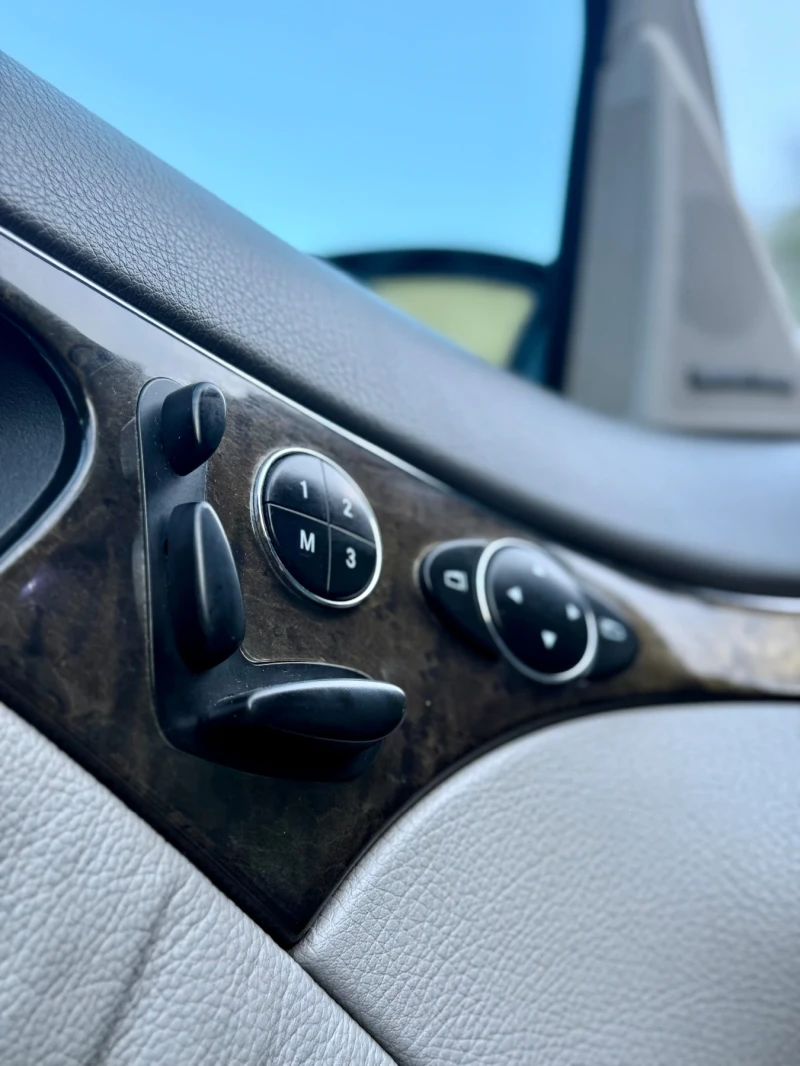Mercedes-Benz E 220, снимка 14 - Автомобили и джипове - 52219689