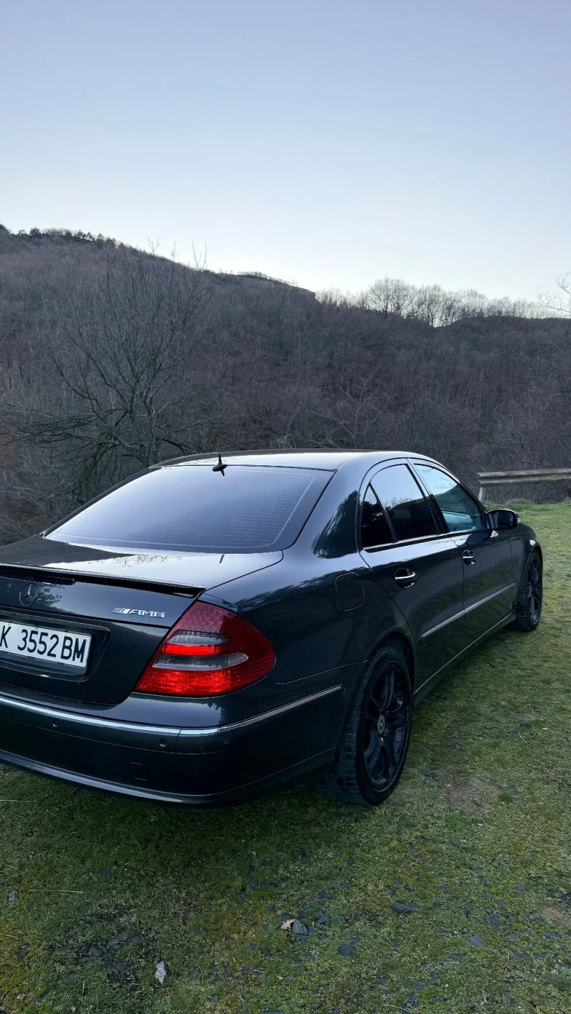 Mercedes-Benz E 220, снимка 16 - Автомобили и джипове - 53002972