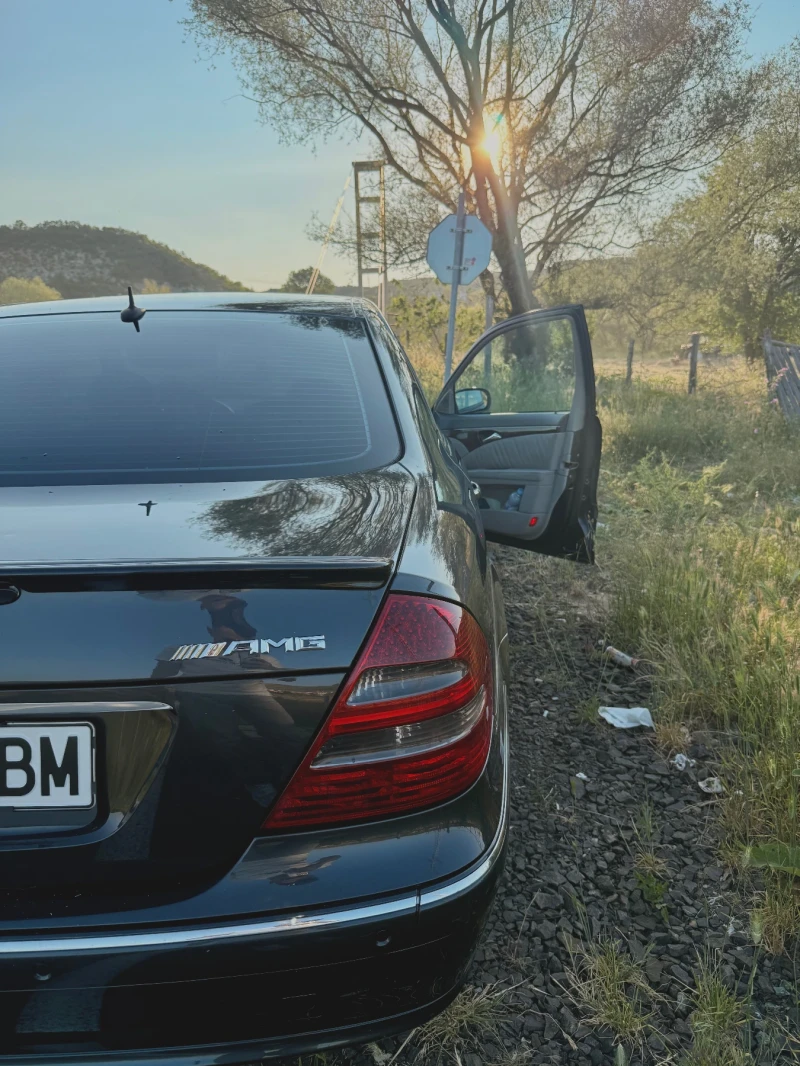 Mercedes-Benz E 220, снимка 4 - Автомобили и джипове - 52219689