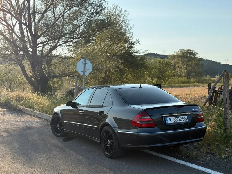 Mercedes-Benz E 220, снимка 3 - Автомобили и джипове - 52219689