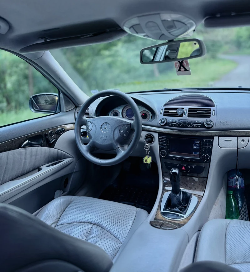 Mercedes-Benz E 220, снимка 12 - Автомобили и джипове - 52219689