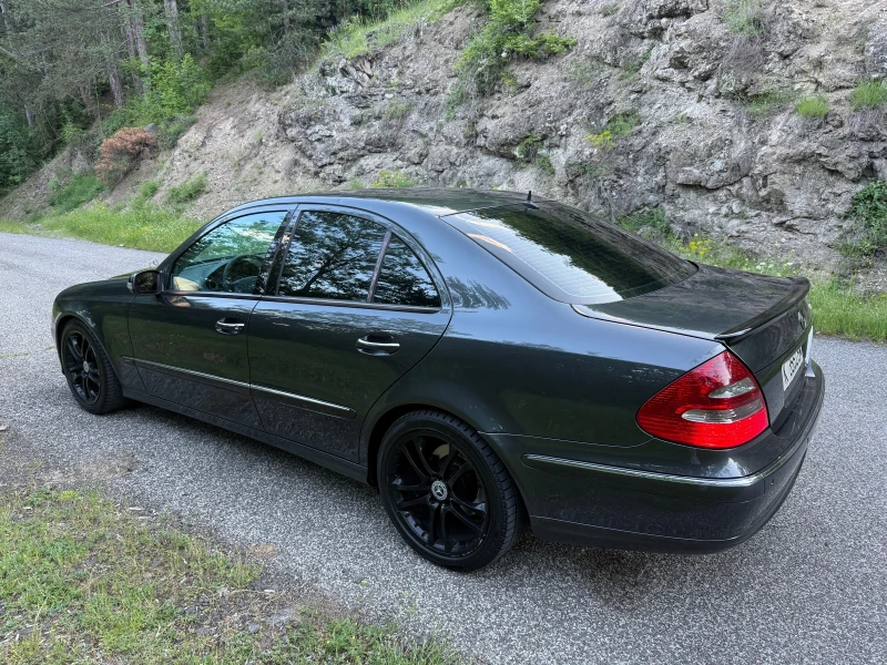 Mercedes-Benz E 220, снимка 7 - Автомобили и джипове - 52219689