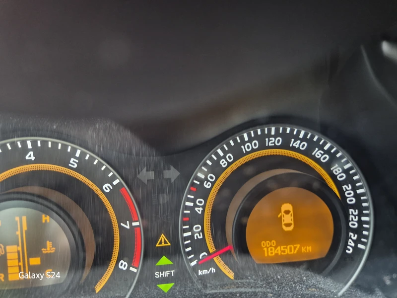 Toyota Auris 1.3 VVTI 12400лв, снимка 6 - Автомобили и джипове - 52132272