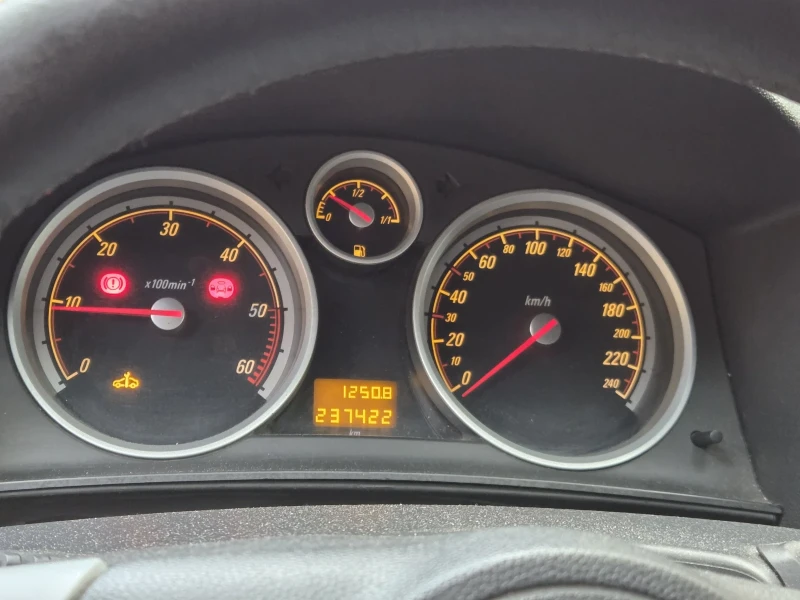 Opel Astra H GTC 1.9, снимка 7 - Автомобили и джипове - 52186977