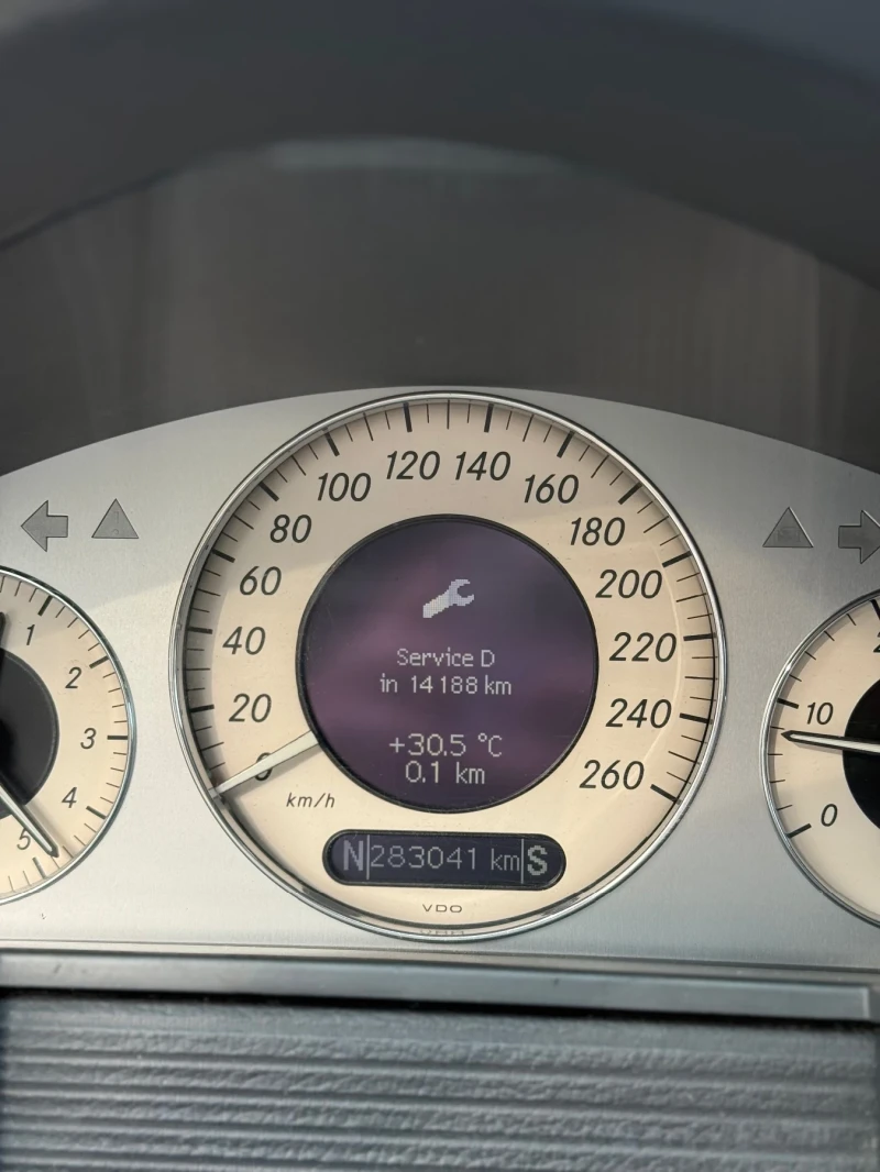 Mercedes-Benz E 270, снимка 8 - Автомобили и джипове - 52244445