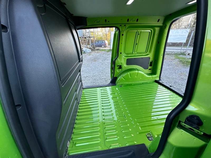 VW Caddy 2.0TDI КАТО НОВ! EURO6, снимка 11 - Автомобили и джипове - 52419978