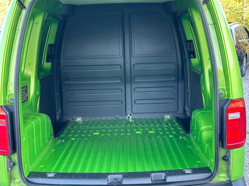 VW Caddy 2.0TDI КАТО НОВ! EURO6, снимка 8 - Автомобили и джипове - 52419978