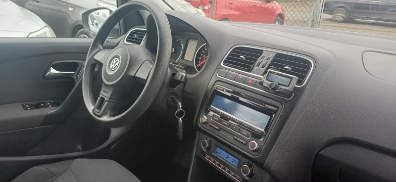 VW Polo 1.6 TDI, снимка 12 - Автомобили и джипове - 53056853