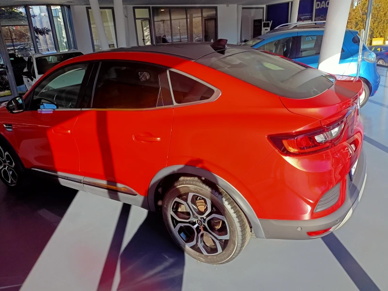 Renault Arkana 2900Евро за получаване, 1.3TCe Mild Hybrid 7EDC, снимка 4 - Автомобили и джипове - 53076340