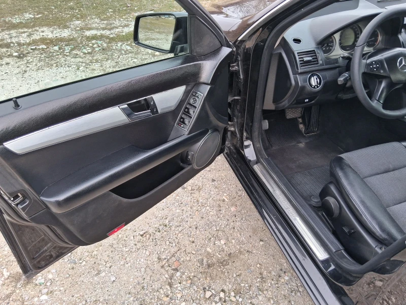 Mercedes-Benz C 220 2.2.C.D.I.I Avtomat / Full OM-646-Avangarde  , снимка 12 - Автомобили и джипове - 53179721