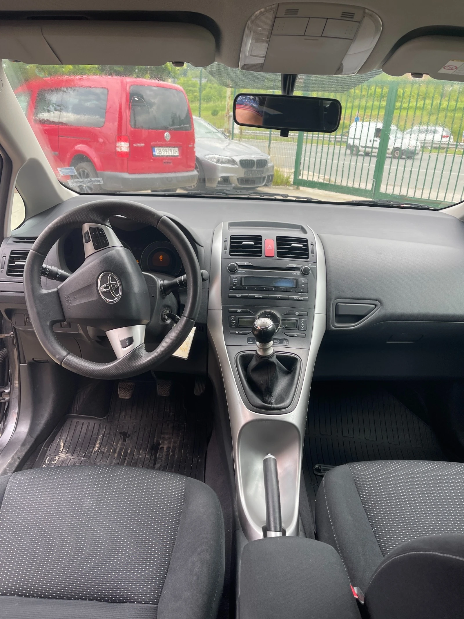 Toyota Auris 1.3 VVT-i - изображение 6