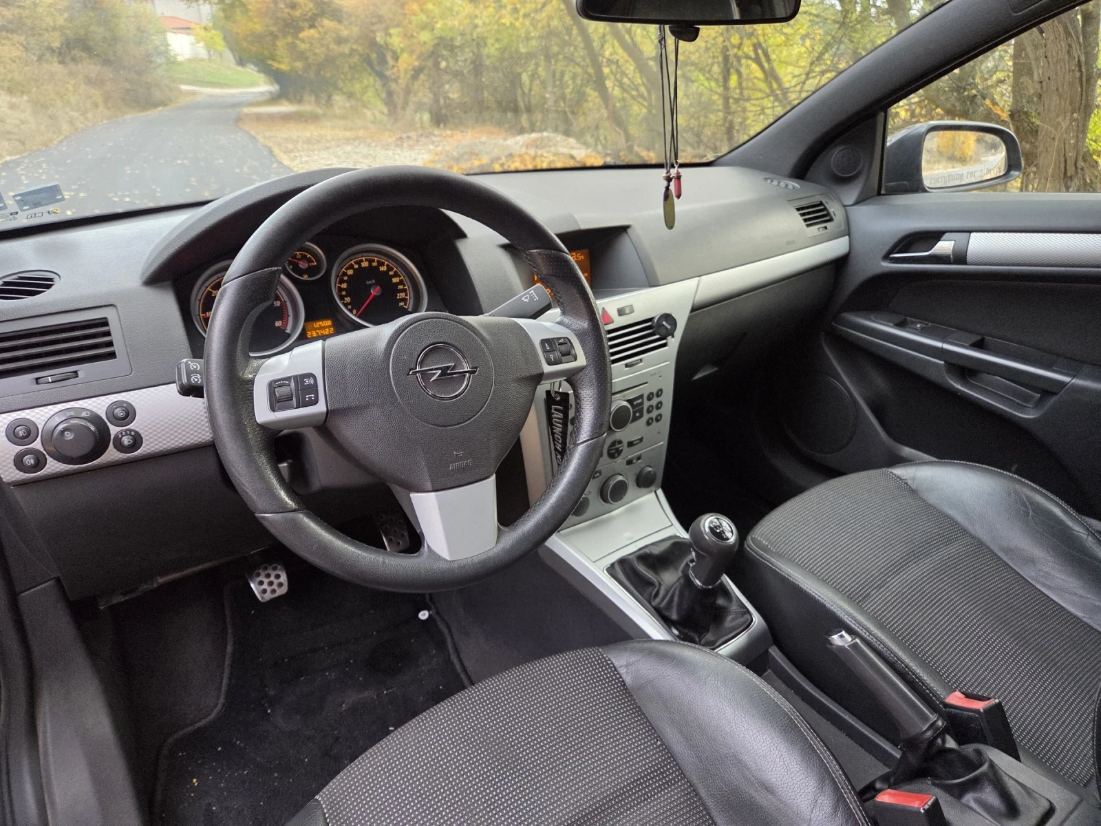 Opel Astra H GTC 1.9 - изображение 9