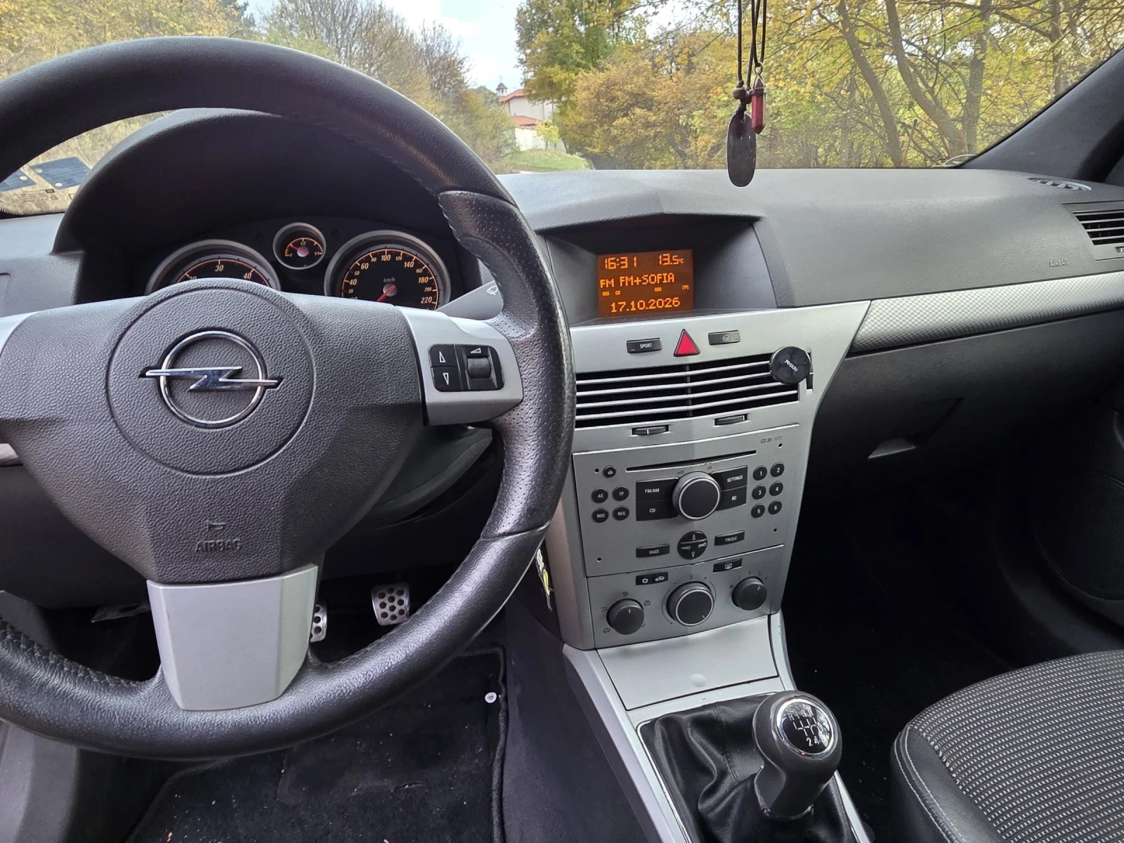 Opel Astra H GTC 1.9 - изображение 6