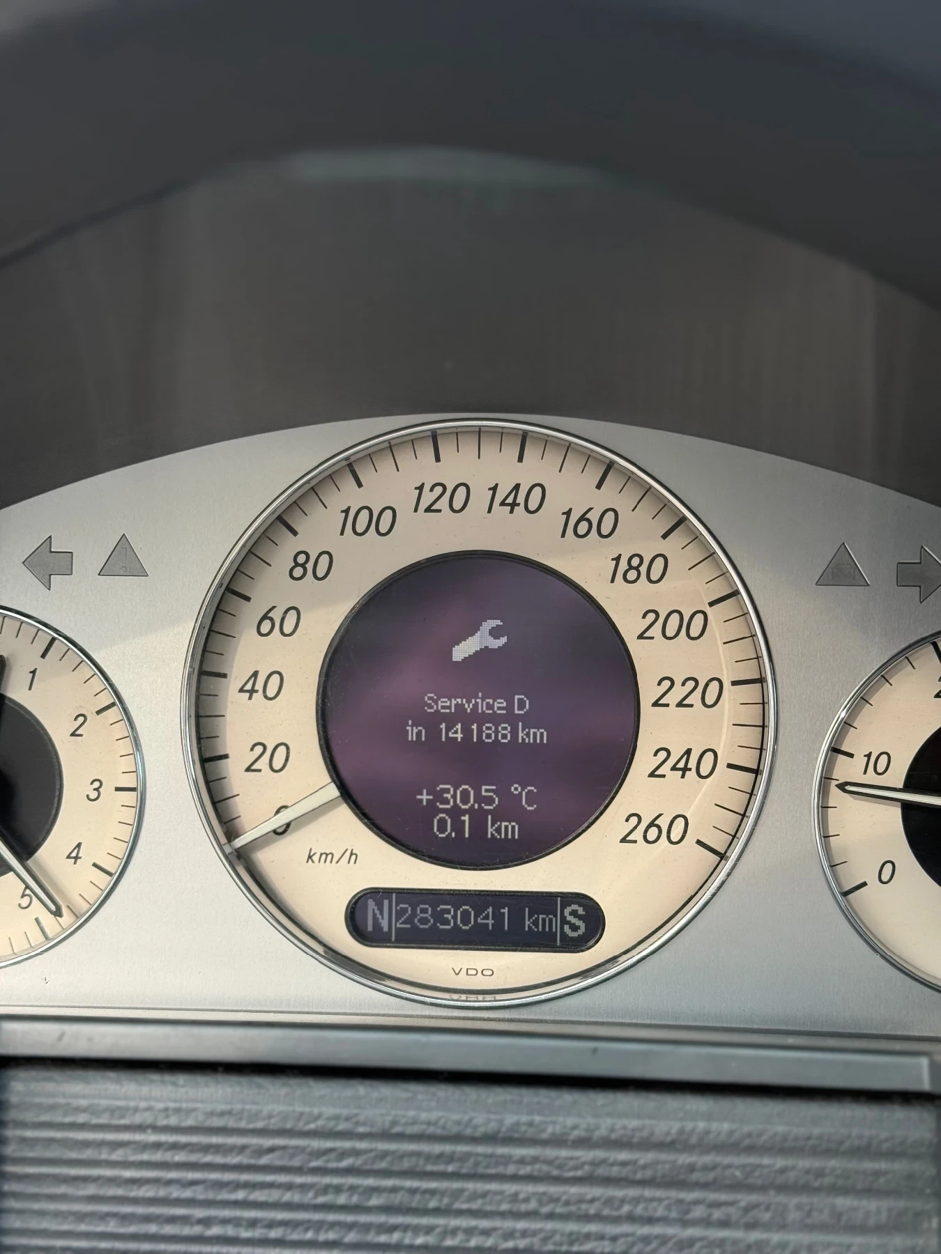 Mercedes-Benz E 270  - изображение 8