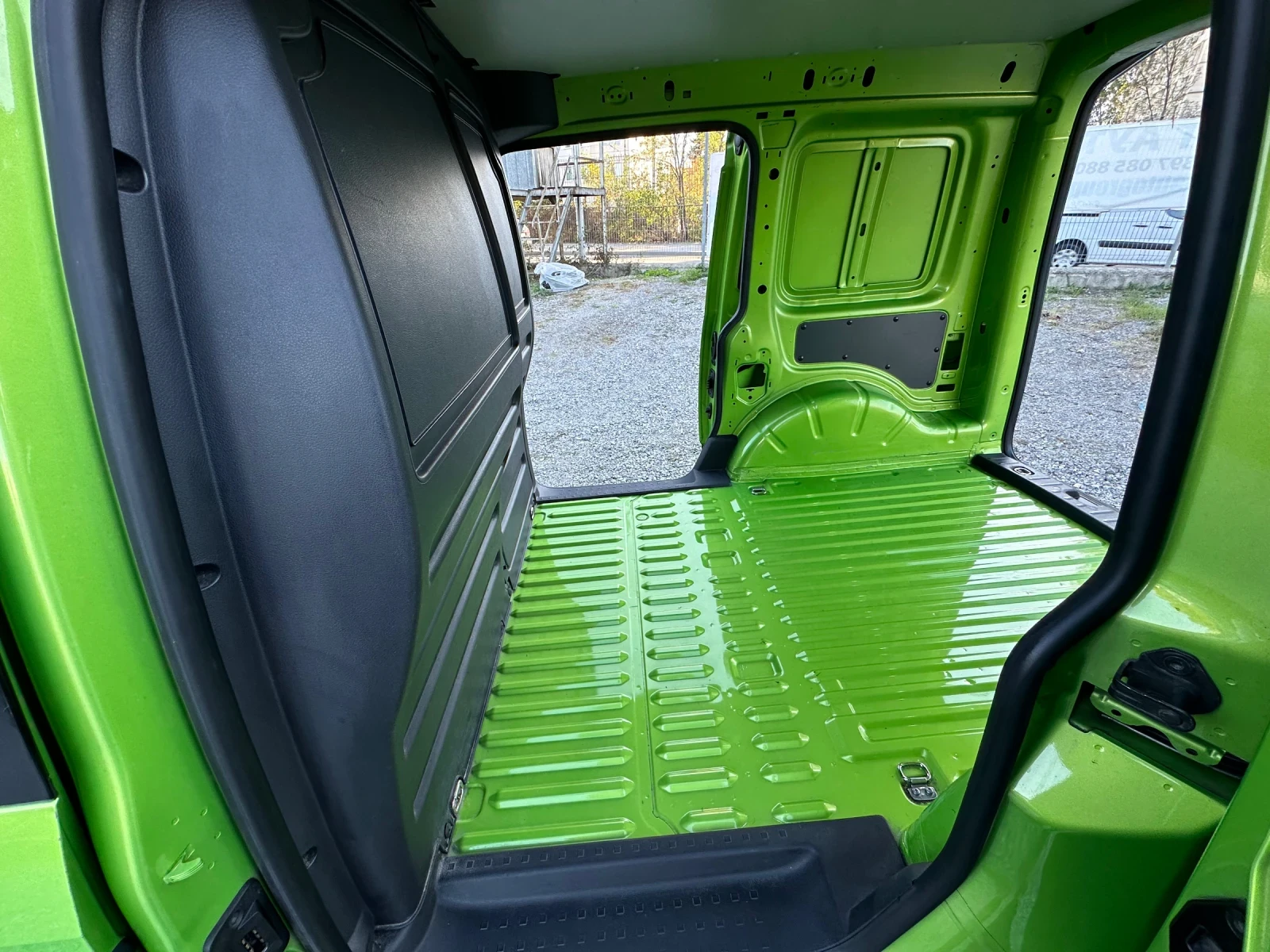 VW Caddy 2.0TDI КАТО НОВ! EURO6 - изображение 9