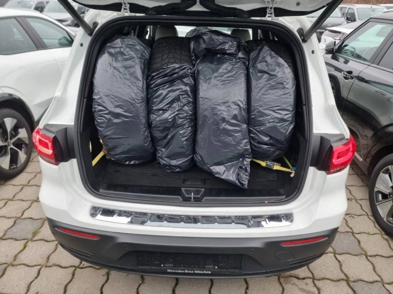 Mercedes-Benz EQB  очакван внос-сервизна история серт батерия! - изображение 9