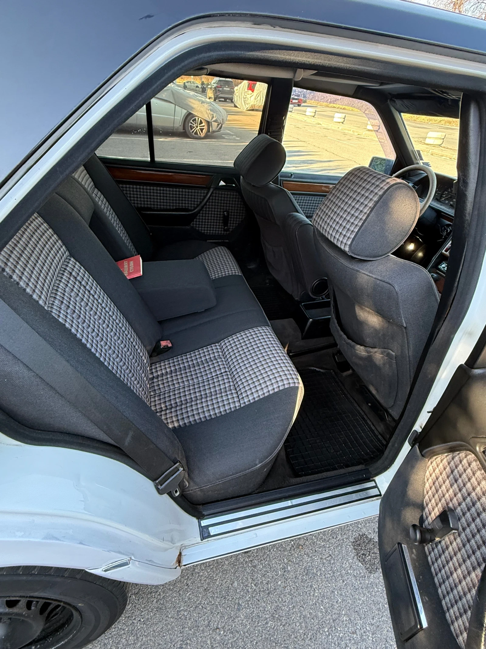 Mercedes-Benz 124 E300d, снимка 6 - Автомобили и джипове - 53993268