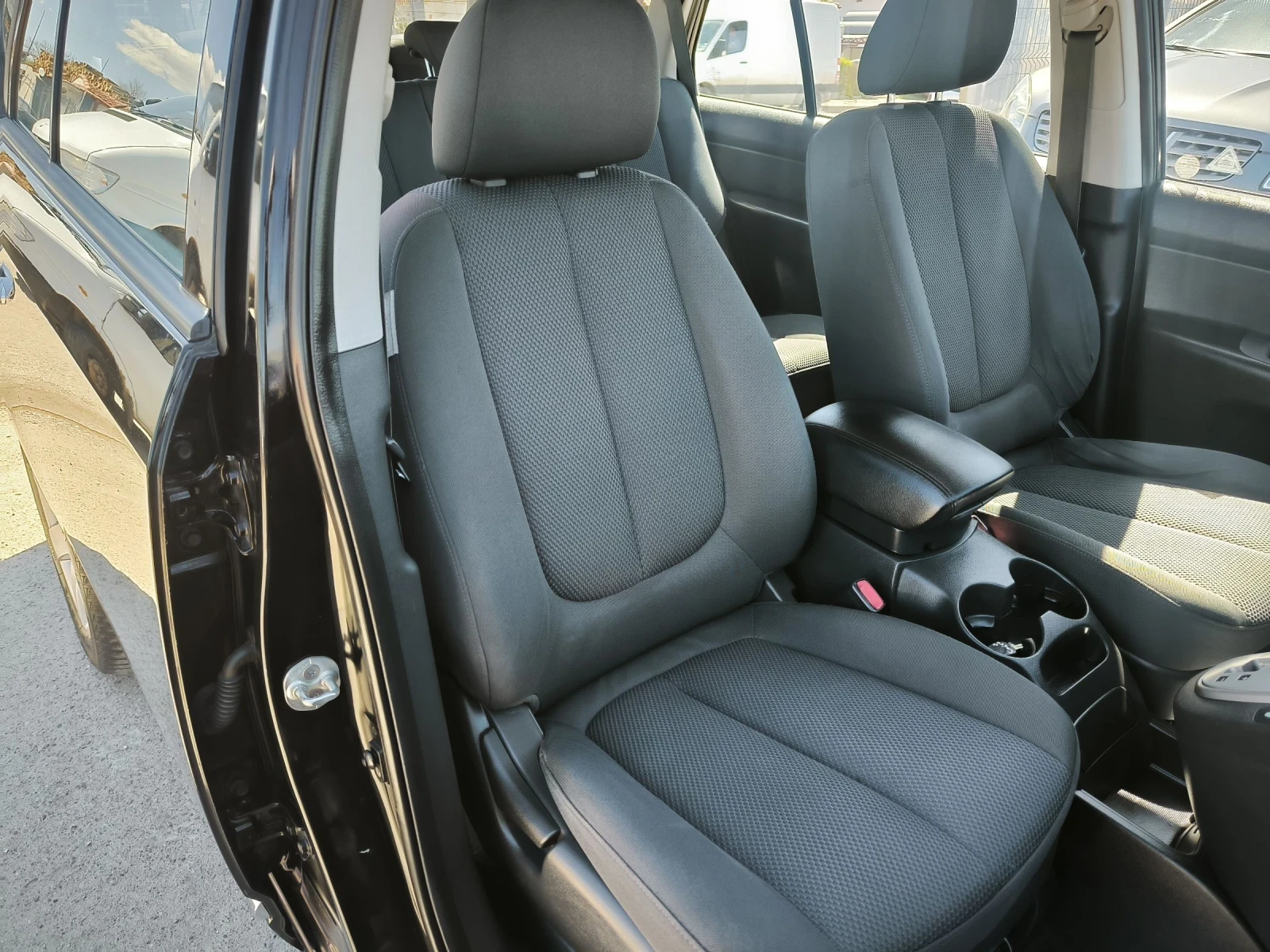 Kia Carens 2.0D, снимка 8 - Автомобили и джипове - 54151784