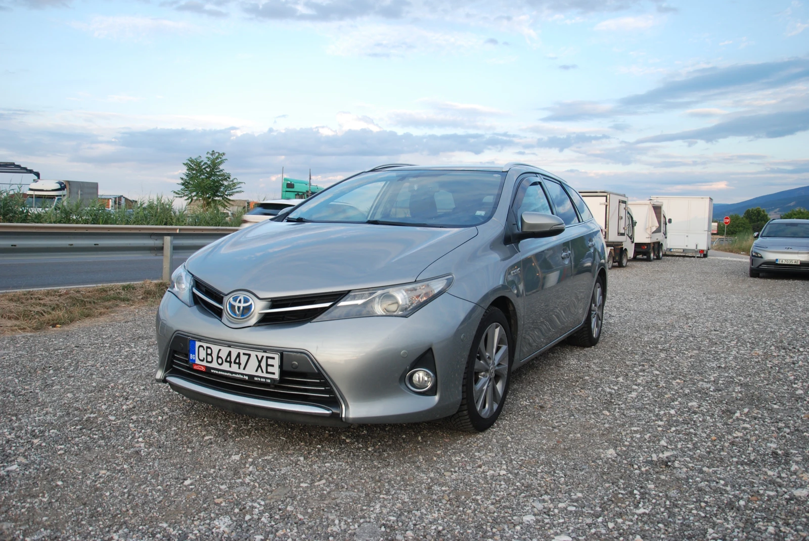 Toyota Auris Touring Sports Hybrid 1.8, снимка 4 - Автомобили и джипове - 55220729