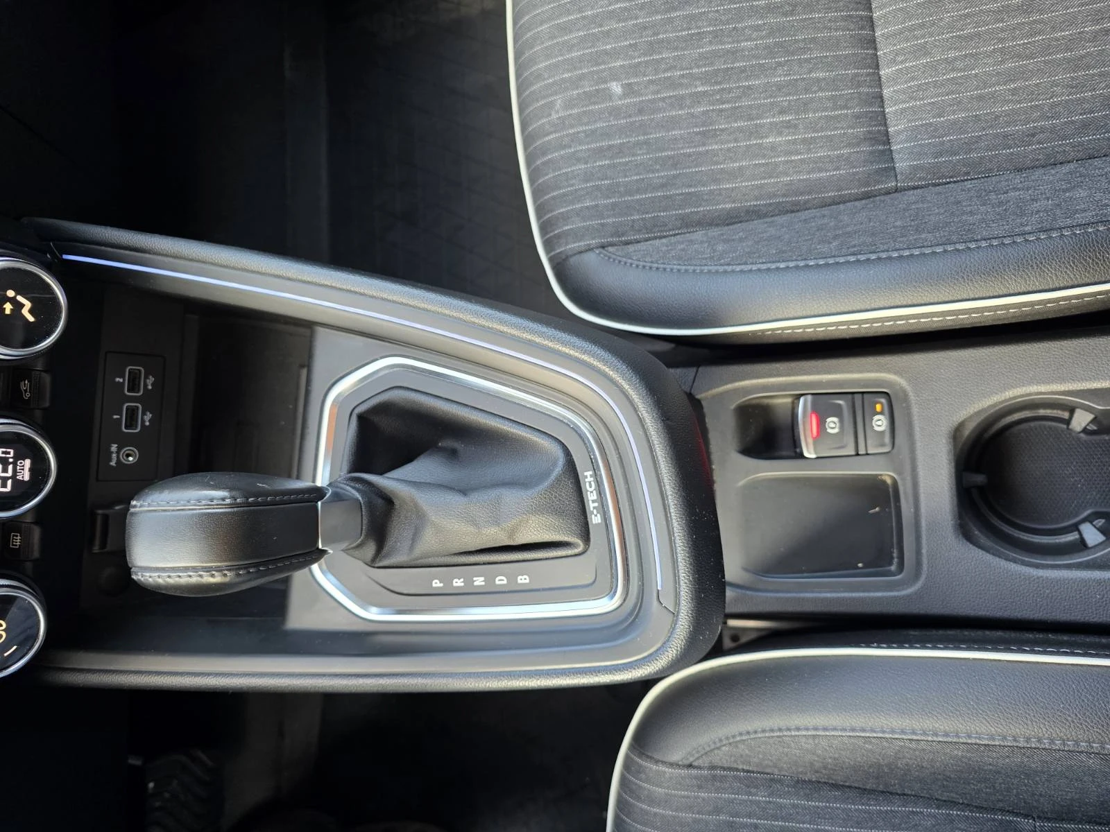 Renault Clio E-Tech Hybrid 90 EDC, снимка 9 - Автомобили и джипове - 55400334