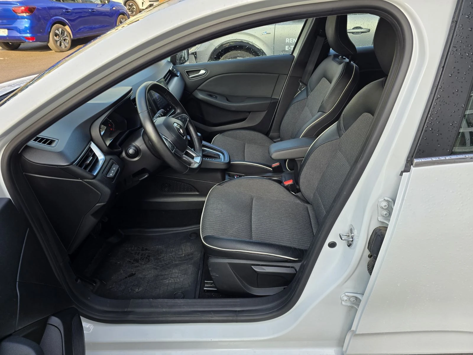 Renault Clio E-Tech Hybrid 90 EDC, снимка 14 - Автомобили и джипове - 55400334