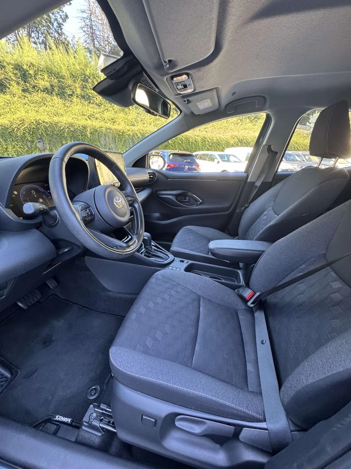 Toyota Yaris 1.5 Hybrid, снимка 10 - Автомобили и джипове - 55699261