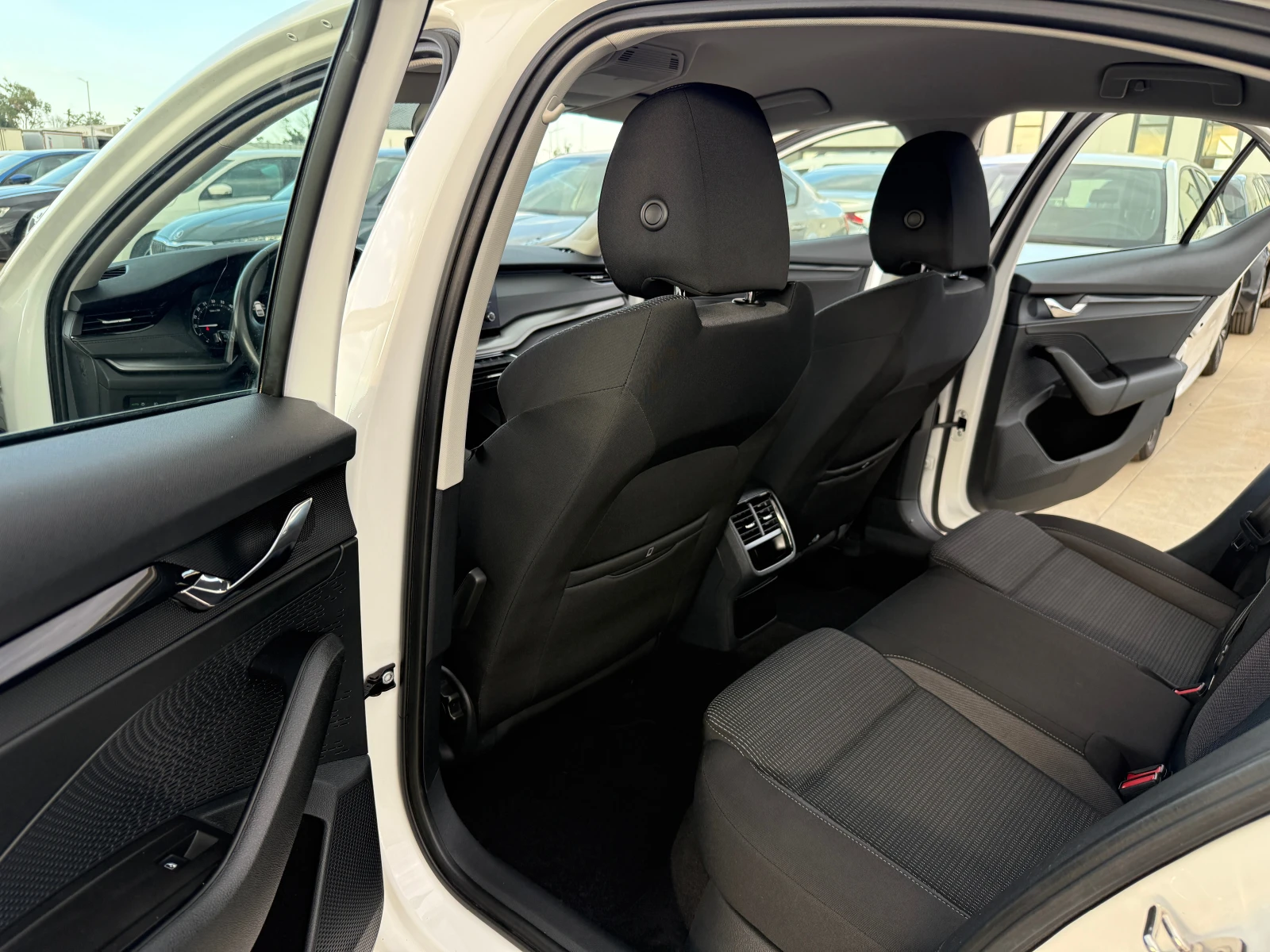 Skoda Octavia 2.0TDI-М/Т, снимка 12 - Автомобили и джипове - 55778722