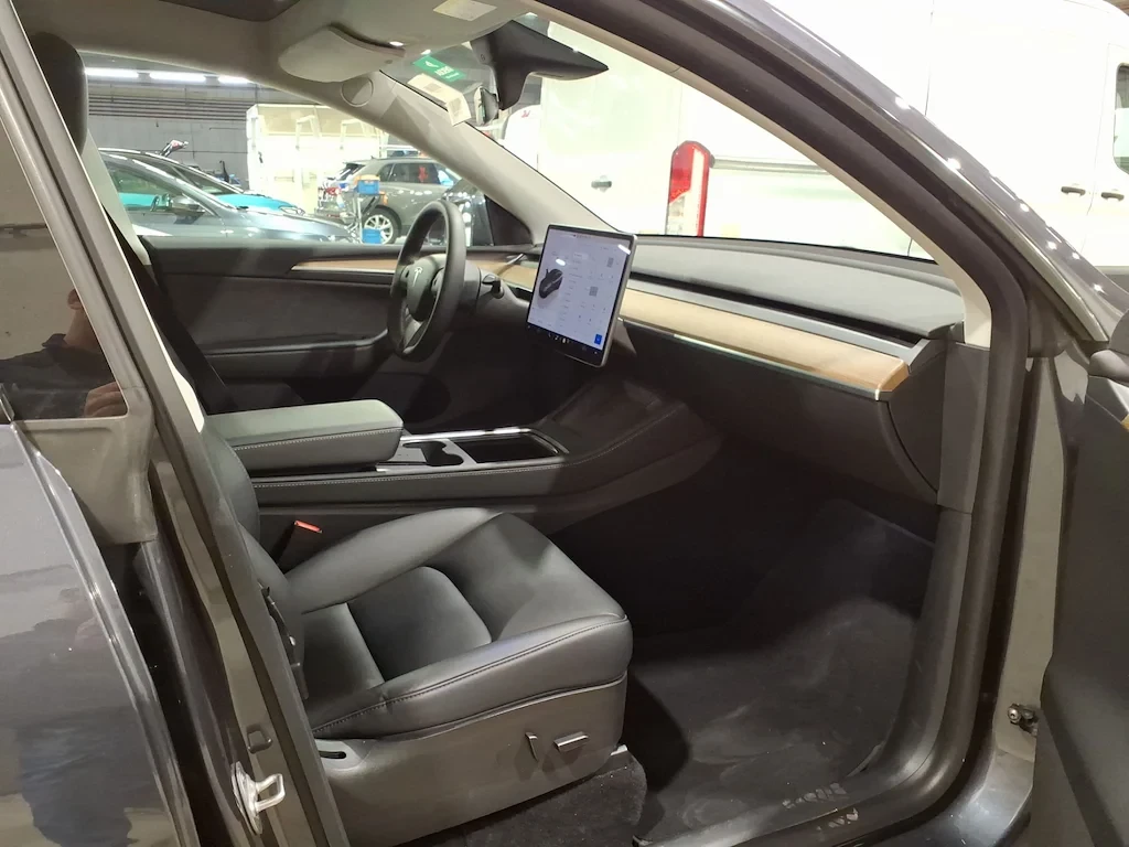 Tesla Model Y 75KWH LONG RANGE DUAL MOTOR PANO NAVI LEATHER, снимка 6 - Автомобили и джипове - 56199008