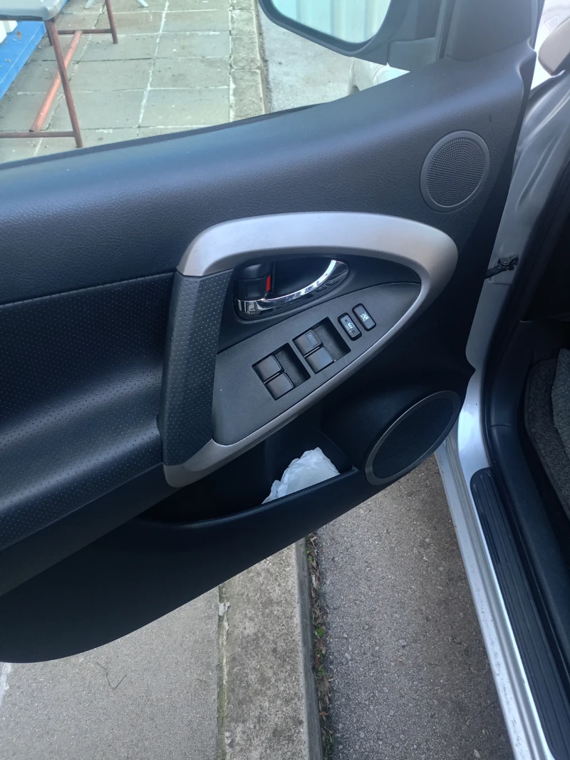 Toyota Rav4, снимка 6 - Автомобили и джипове - 52702526