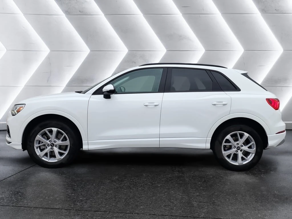 Audi Q3 * Komfort 45 TFSI quattro * CARFAX * БЕЗ ПЪРВОНАЧА - изображение 2