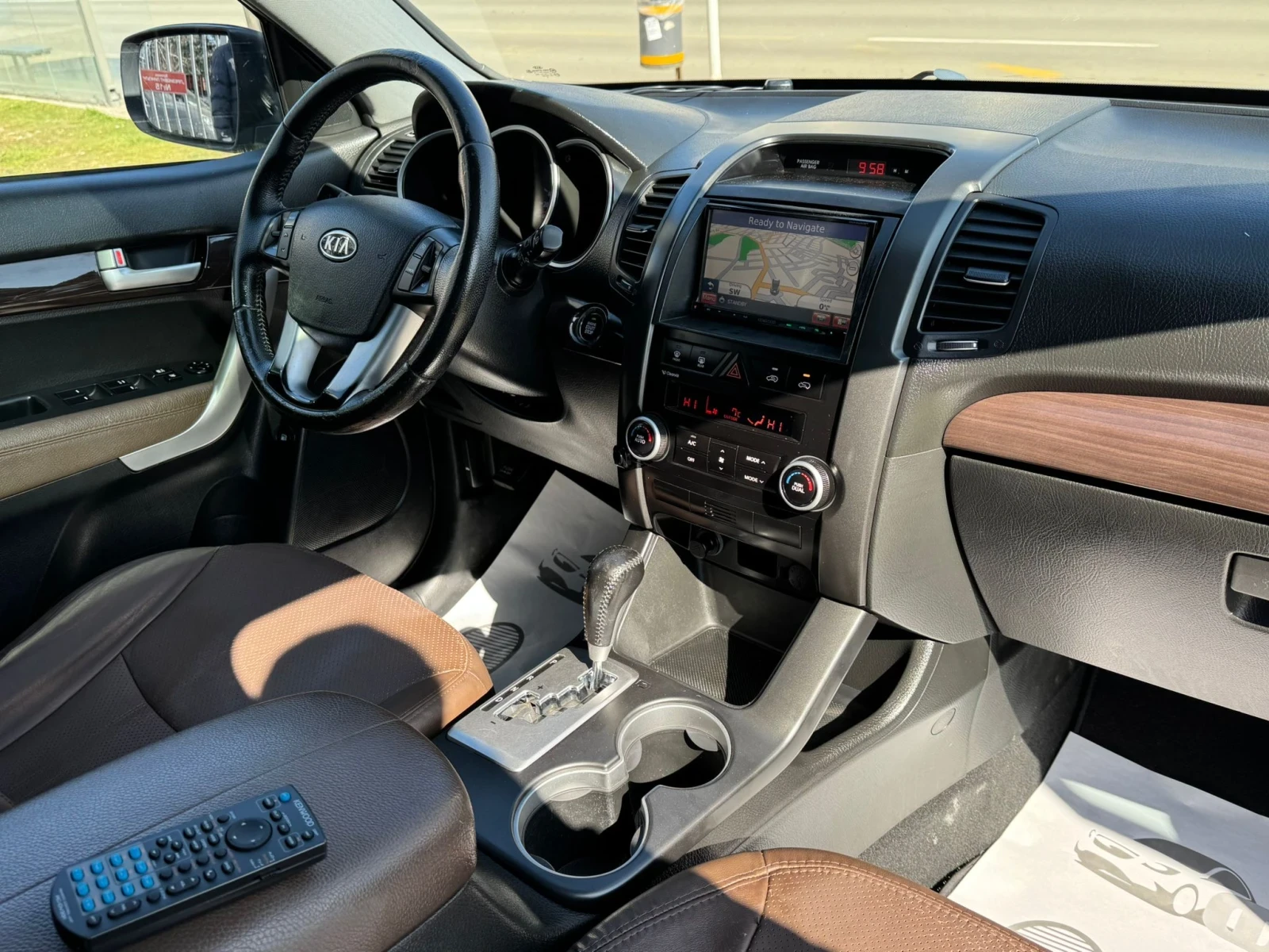 Kia Sorento 2.2CRDi/4x4/AVTOMAT, снимка 9 - Автомобили и джипове - 53765667