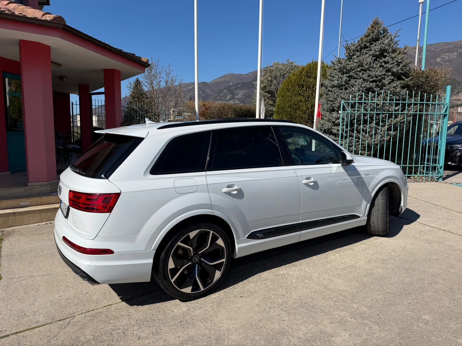 Audi SQ7 4.0 V8T quattro, снимка 15 - Автомобили и джипове - 53796895