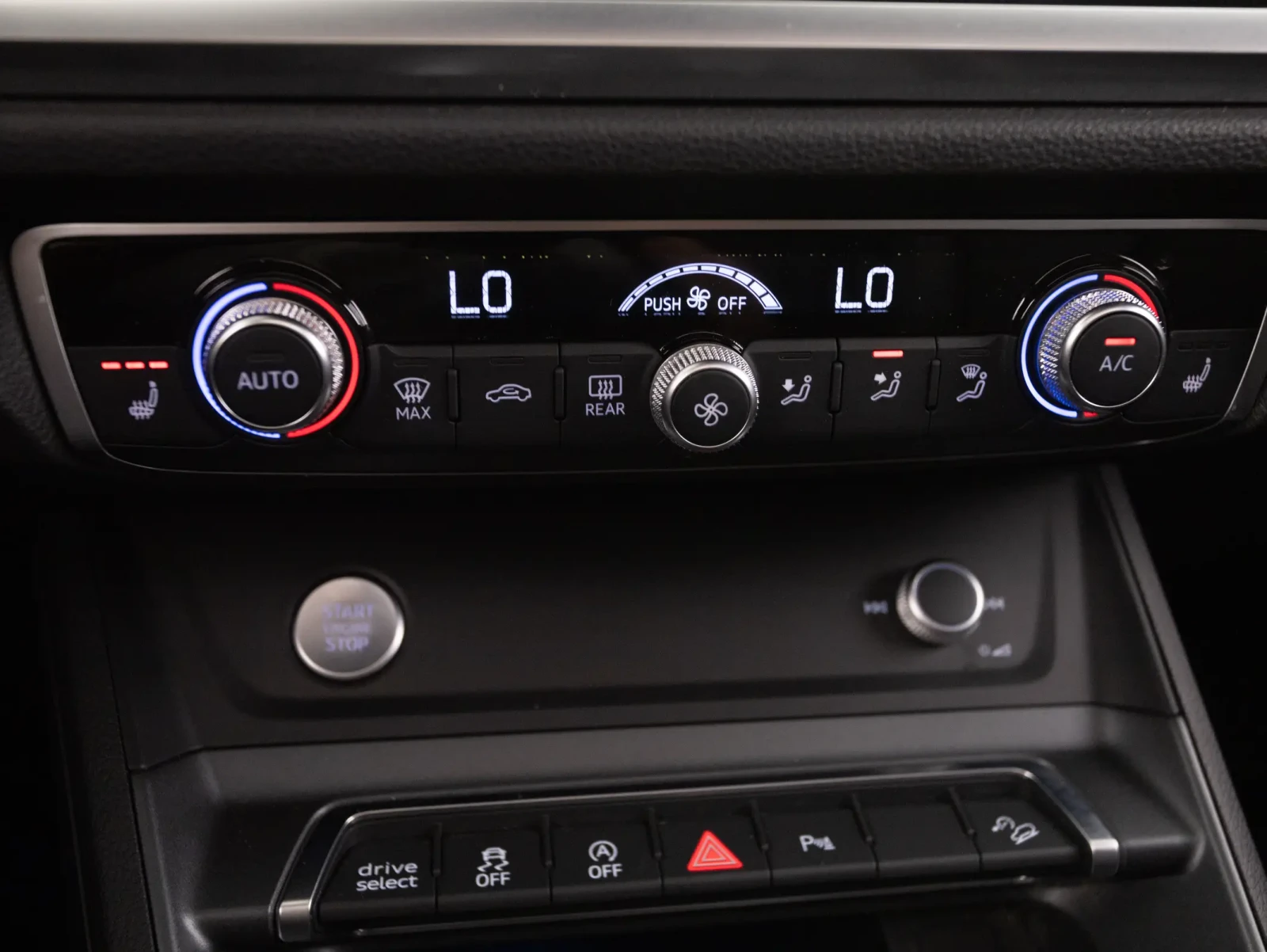 Audi Q3 Technik, снимка 16 - Автомобили и джипове - 55102980