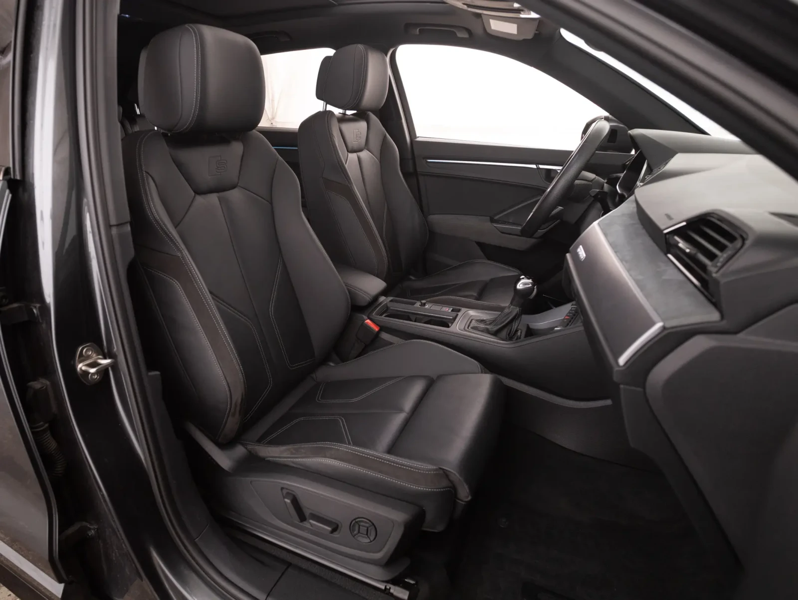 Audi Q3 Technik, снимка 10 - Автомобили и джипове - 55102980