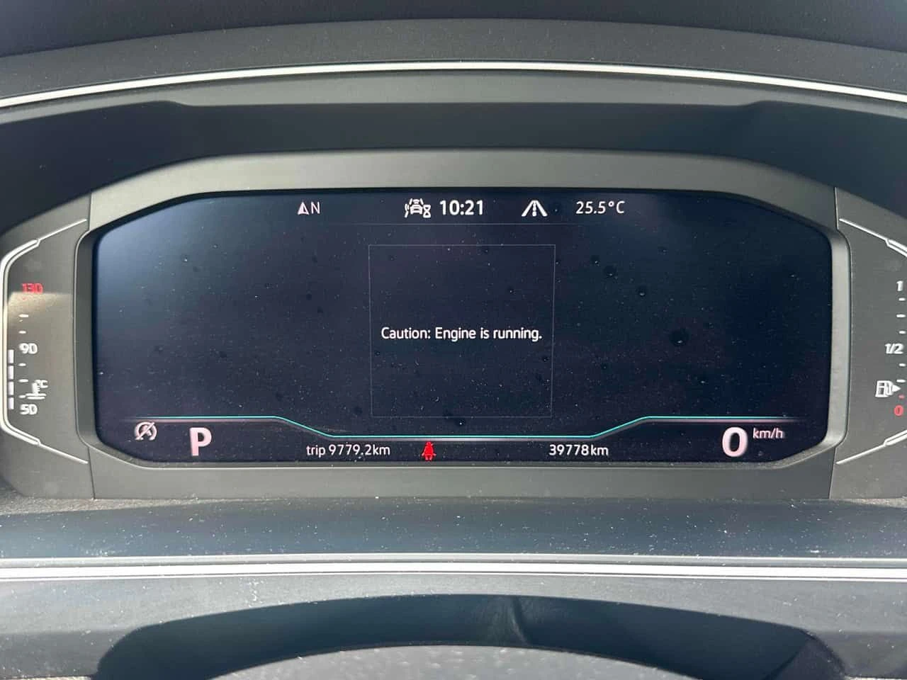 VW Tiguan * Comfortline R Line Black Edition * CARFAX * БЕЗ , снимка 8 - Автомобили и джипове - 55226288