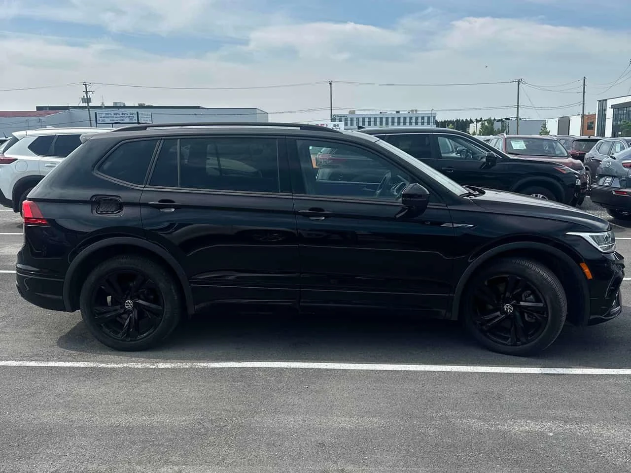 VW Tiguan * Comfortline R Line Black Edition * CARFAX * БЕЗ , снимка 3 - Автомобили и джипове - 55226288
